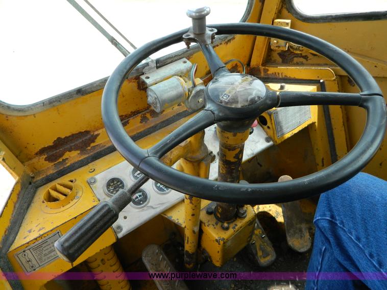 image for item B3674 1970 Caterpillar 930 wheel loader