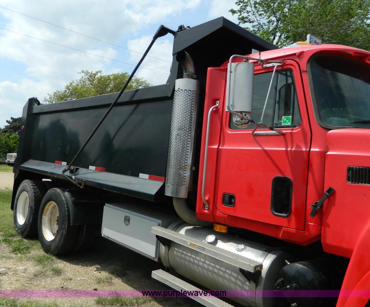 image for item B3677 1999 Mack CH613 dump truck