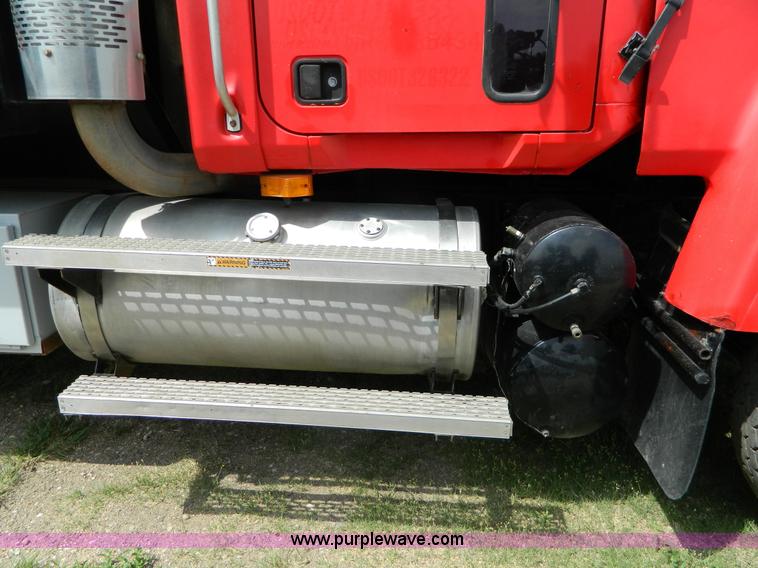 image for item B3677 1999 Mack CH613 dump truck