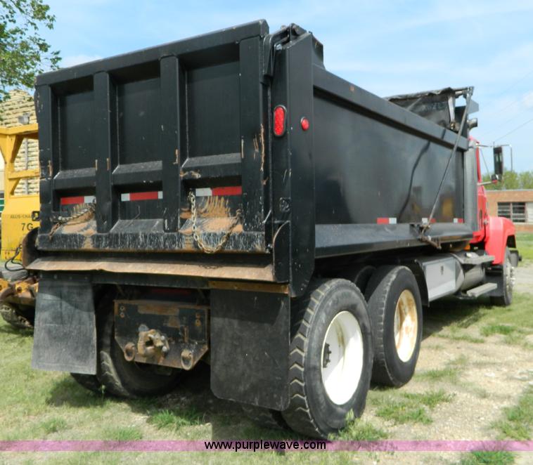 image for item B3677 1999 Mack CH613 dump truck