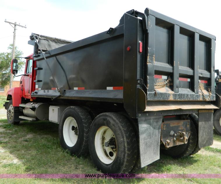 image for item B3677 1999 Mack CH613 dump truck