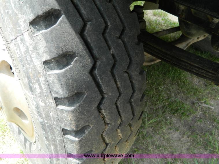 image for item B3677 1999 Mack CH613 dump truck