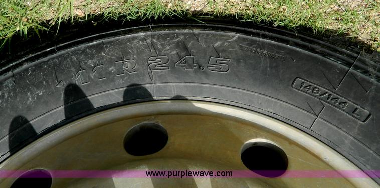 image for item B3677 1999 Mack CH613 dump truck