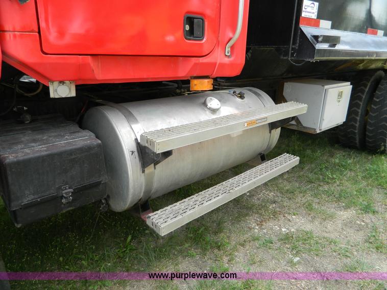 image for item B3677 1999 Mack CH613 dump truck