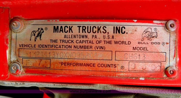 image for item B3677 1999 Mack CH613 dump truck