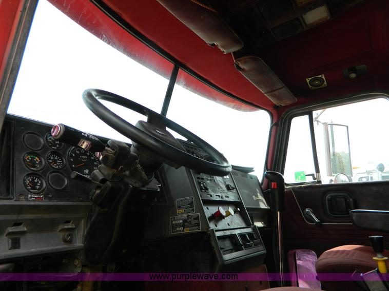 image for item B3677 1999 Mack CH613 dump truck