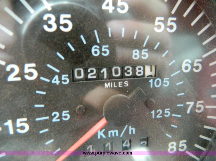 image for item B3677 1999 Mack CH613 dump truck