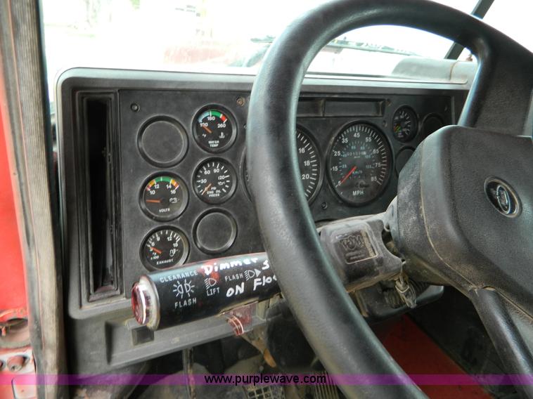 image for item B3677 1999 Mack CH613 dump truck