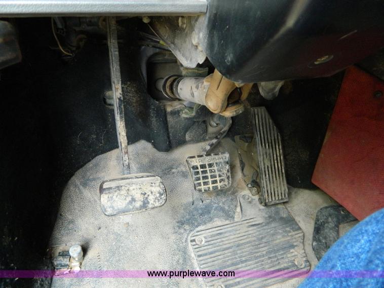 image for item B3677 1999 Mack CH613 dump truck