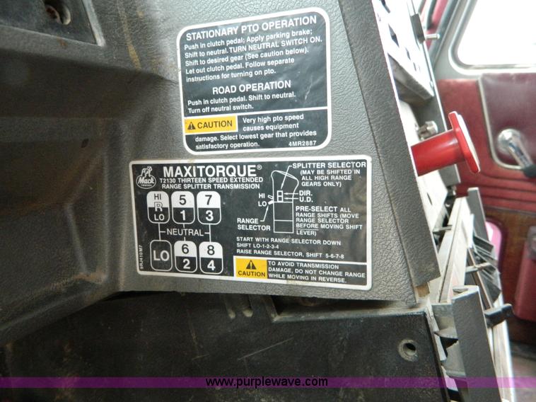 image for item B3677 1999 Mack CH613 dump truck