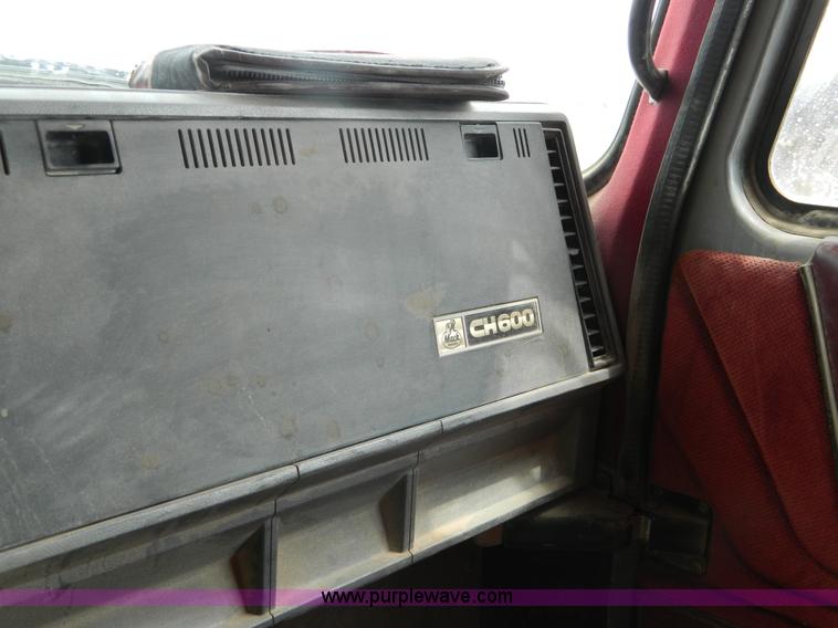 image for item B3677 1999 Mack CH613 dump truck