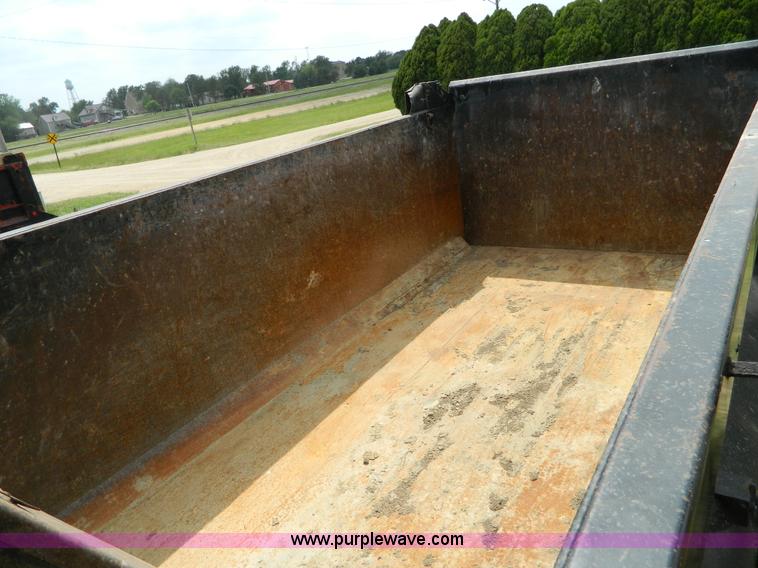 image for item B3677 1999 Mack CH613 dump truck