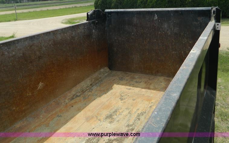 image for item B3677 1999 Mack CH613 dump truck