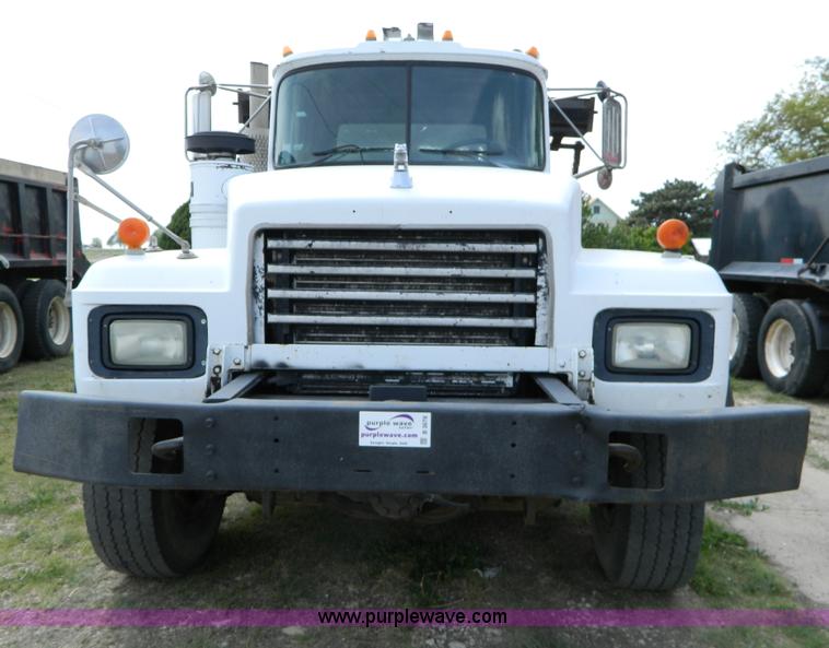 image for item B3678 1994 Mack RD690S roll off truck