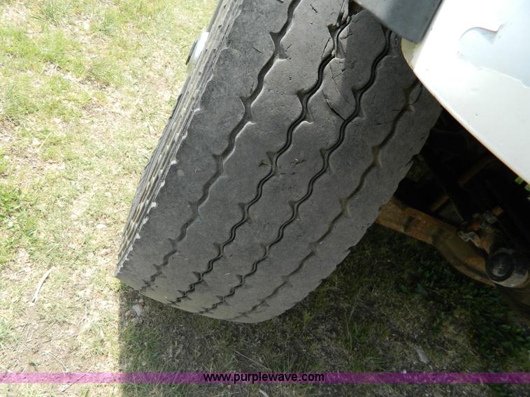 image for item B3678 1994 Mack RD690S roll off truck