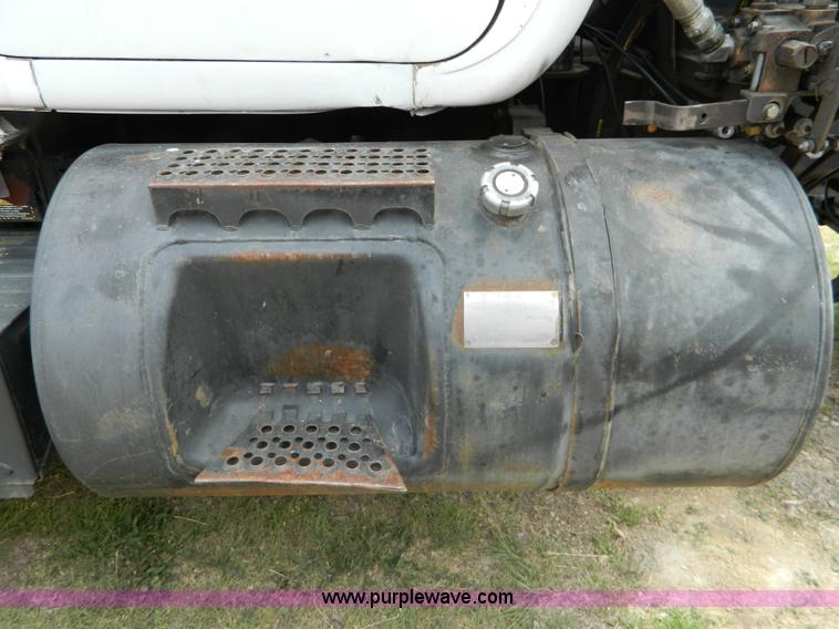 image for item B3678 1994 Mack RD690S roll off truck