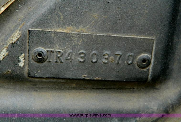 image for item B3678 1994 Mack RD690S roll off truck