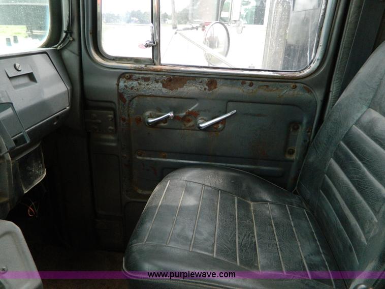 image for item B3678 1994 Mack RD690S roll off truck