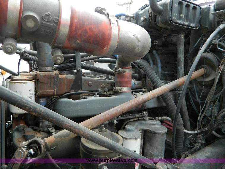 image for item B3678 1994 Mack RD690S roll off truck