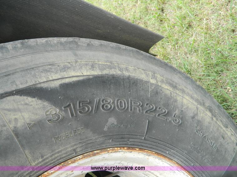 image for item B3678 1994 Mack RD690S roll off truck