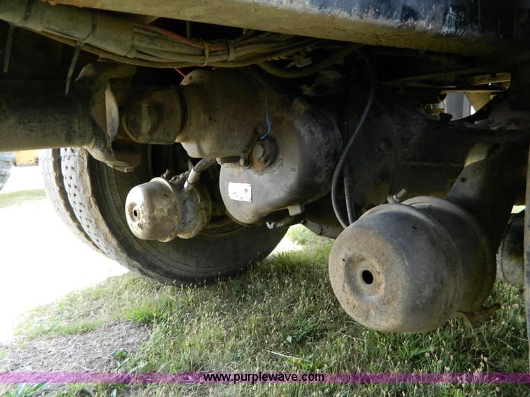 image for item B3679 1991 Peterbilt 359 dump truck