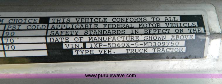 image for item B3679 1991 Peterbilt 359 dump truck