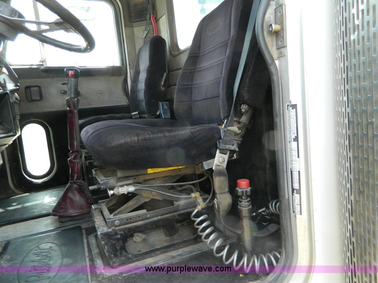 image for item B3679 1991 Peterbilt 359 dump truck