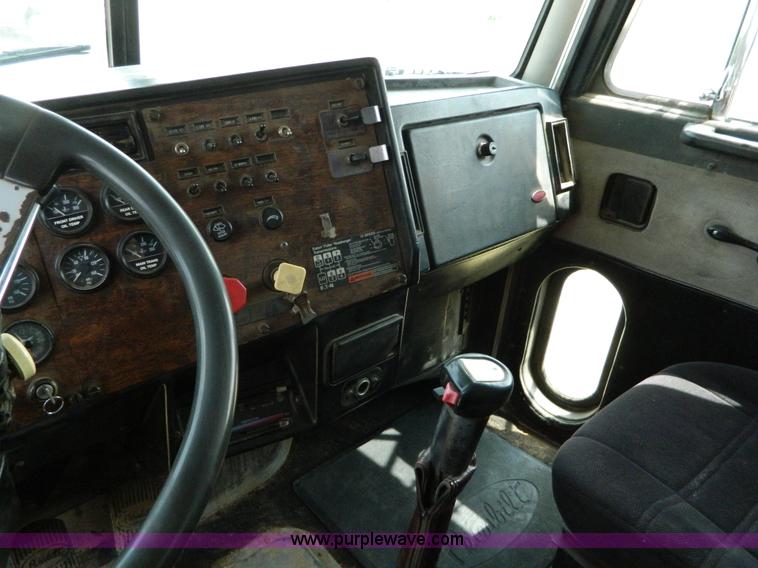 image for item B3679 1991 Peterbilt 359 dump truck