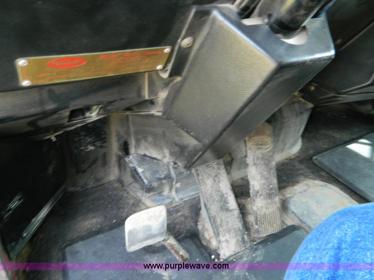 image for item B3679 1991 Peterbilt 359 dump truck