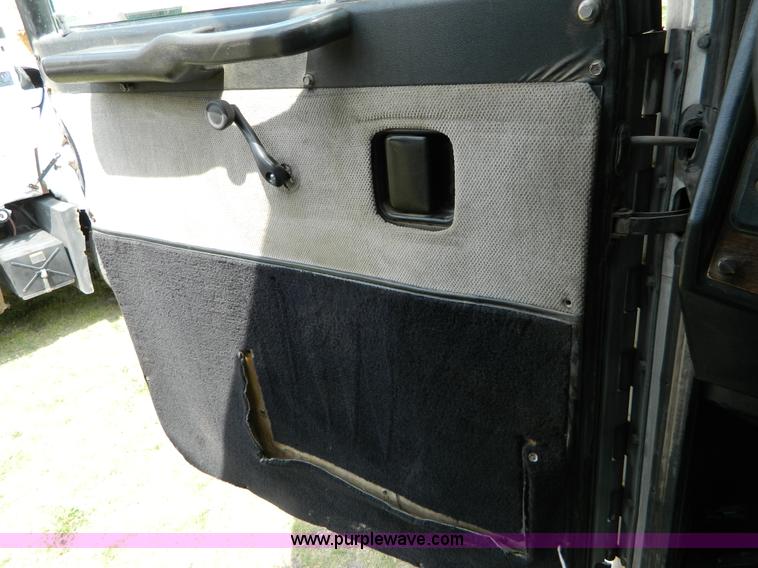 image for item B3679 1991 Peterbilt 359 dump truck