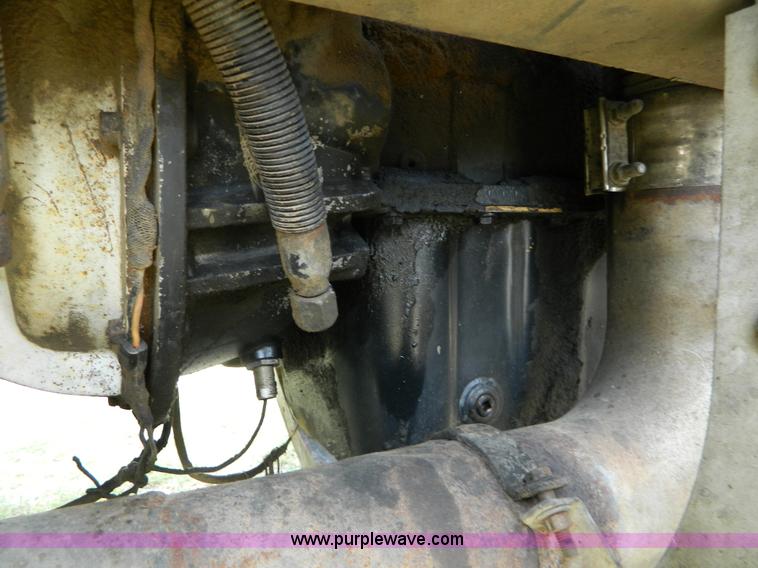 image for item B3679 1991 Peterbilt 359 dump truck