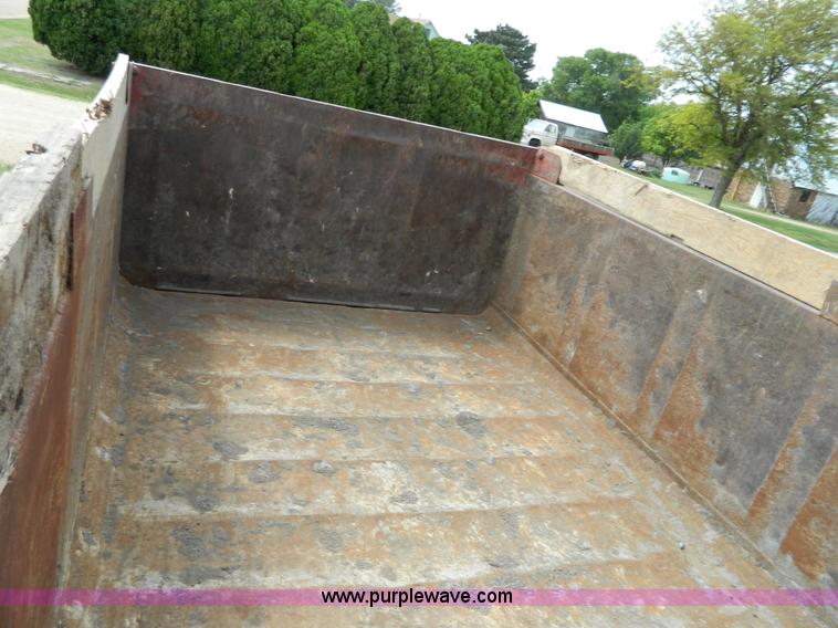 image for item B3679 1991 Peterbilt 359 dump truck