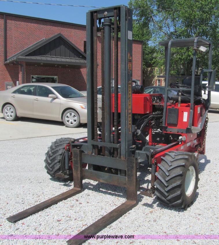 image for item B5136 2004 Moffett M5500RT forklift