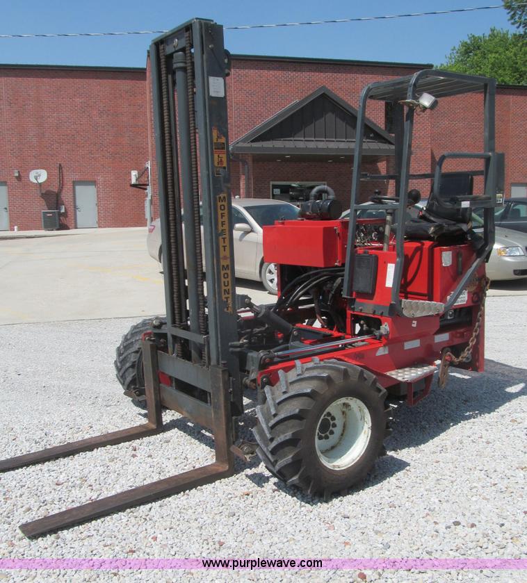 image for item B5136 2004 Moffett M5500RT forklift