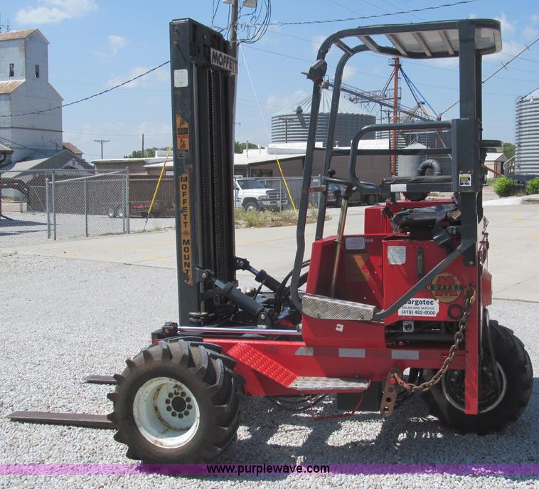 image for item B5136 2004 Moffett M5500RT forklift
