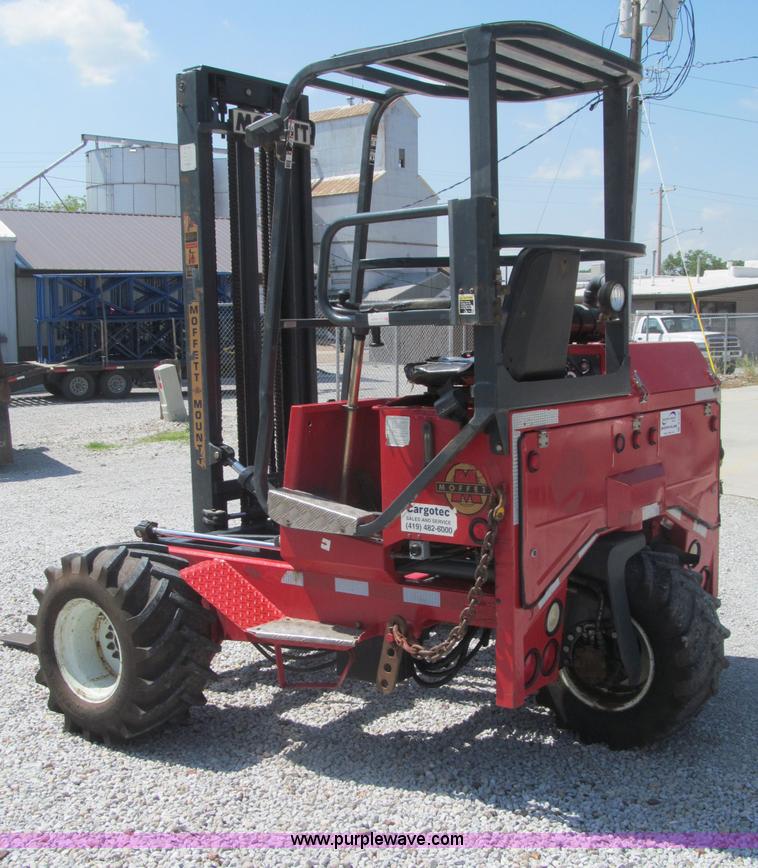 image for item B5136 2004 Moffett M5500RT forklift