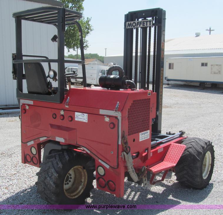 image for item B5136 2004 Moffett M5500RT forklift