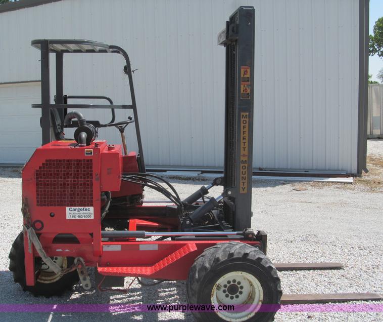 image for item B5136 2004 Moffett M5500RT forklift