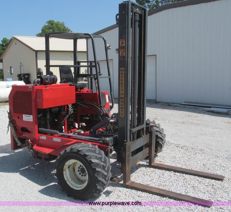 image for item B5136 2004 Moffett M5500RT forklift