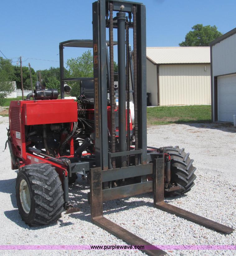 image for item B5136 2004 Moffett M5500RT forklift