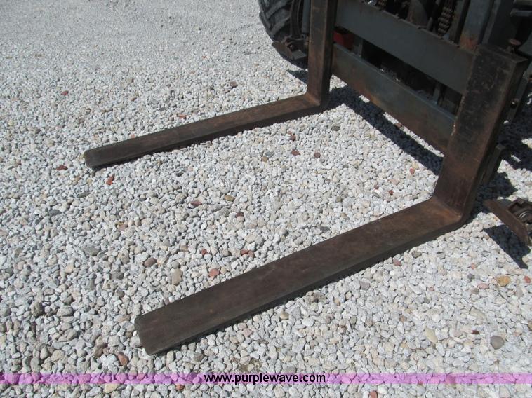 image for item B5136 2004 Moffett M5500RT forklift