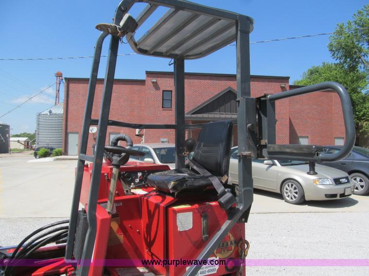 image for item B5136 2004 Moffett M5500RT forklift