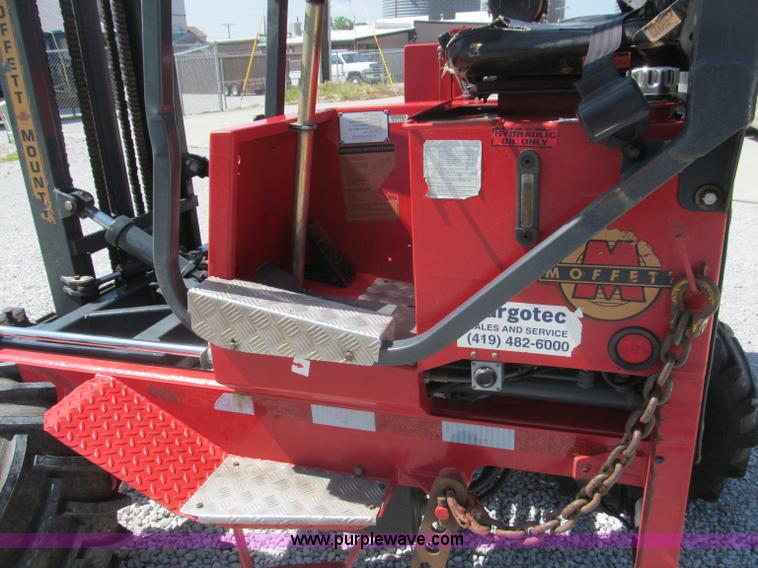 image for item B5136 2004 Moffett M5500RT forklift