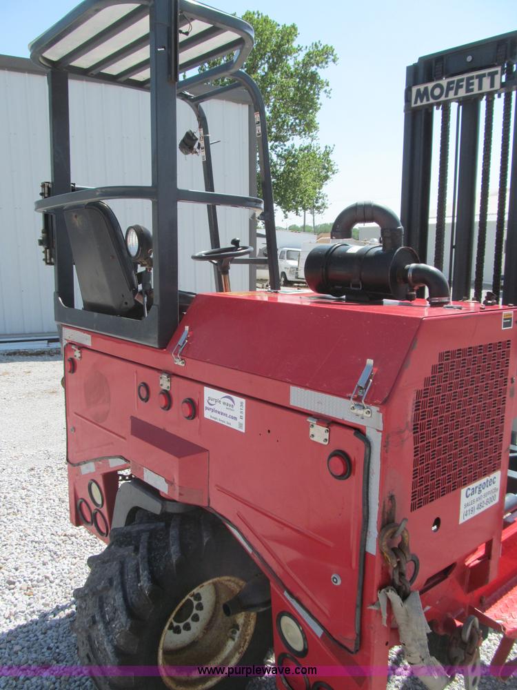 image for item B5136 2004 Moffett M5500RT forklift