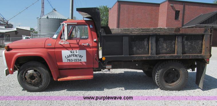 image for item B5137 1976 Ford F500 single axle dump truck