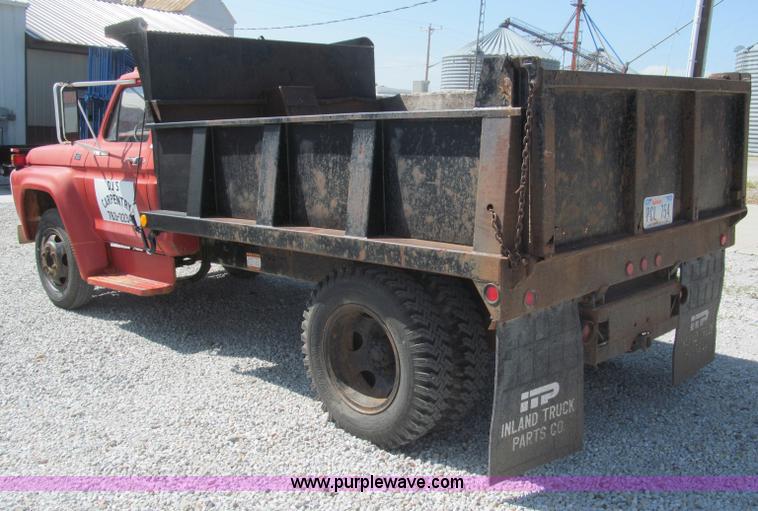 image for item B5137 1976 Ford F500 single axle dump truck
