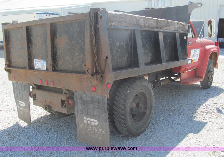 image for item B5137 1976 Ford F500 single axle dump truck