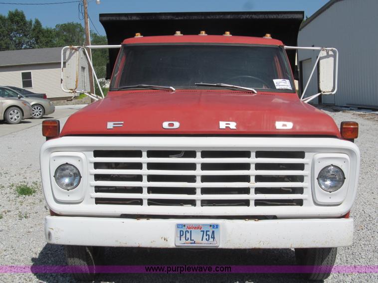 image for item B5137 1976 Ford F500 single axle dump truck