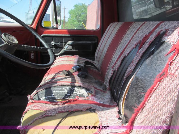 image for item B5137 1976 Ford F500 single axle dump truck