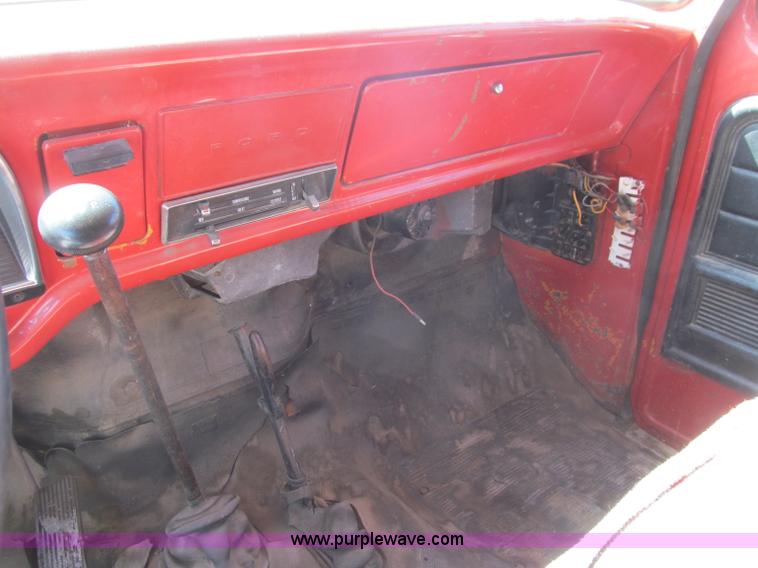 image for item B5137 1976 Ford F500 single axle dump truck